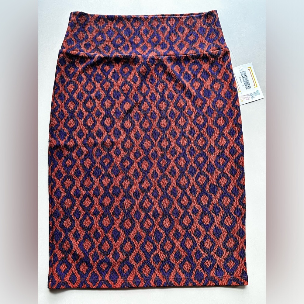 LuLaRoe Cassie 
Size: S (6-8)
Color: brownish and blue